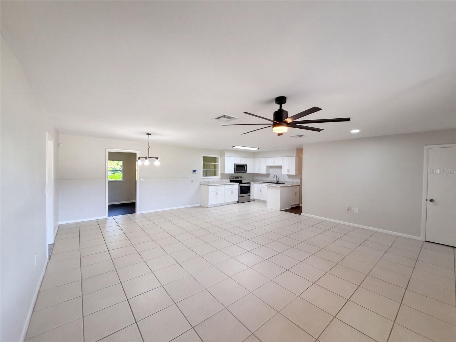 425 W DAUGHTERY ROAD, Lakeland, FL 33809
