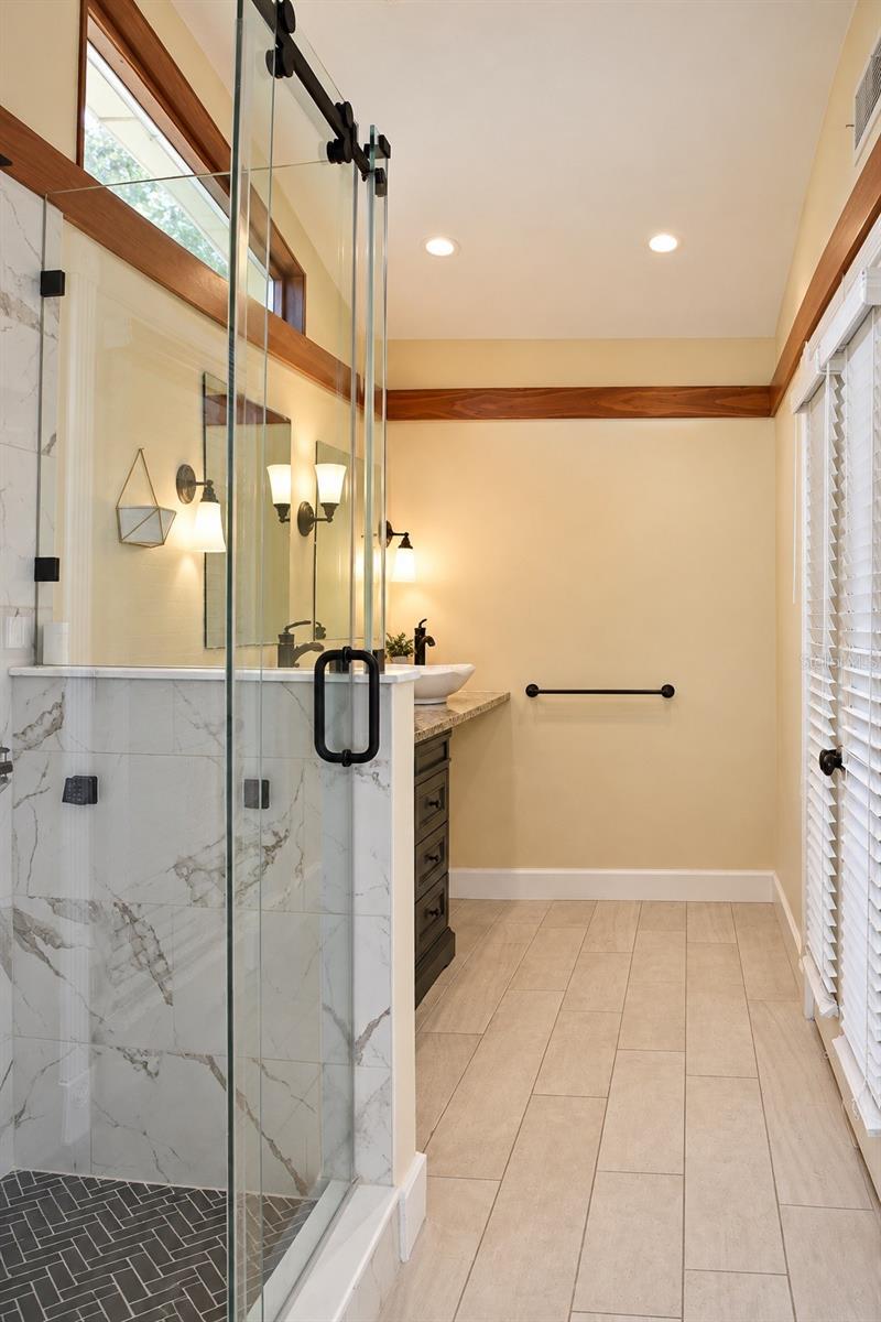 6526 3RD AVENUE S, St Petersburg, FL 33707