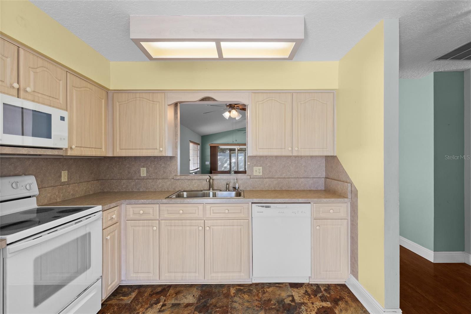 577 PORTLAND CIRCLE, Apopka, FL 32703