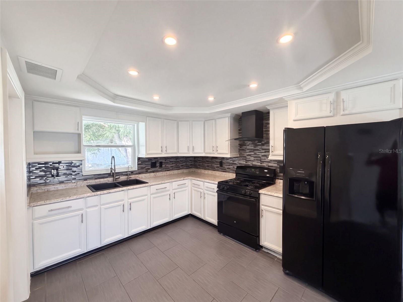645 10TH PLACE, Safety Harbor, FL 34695