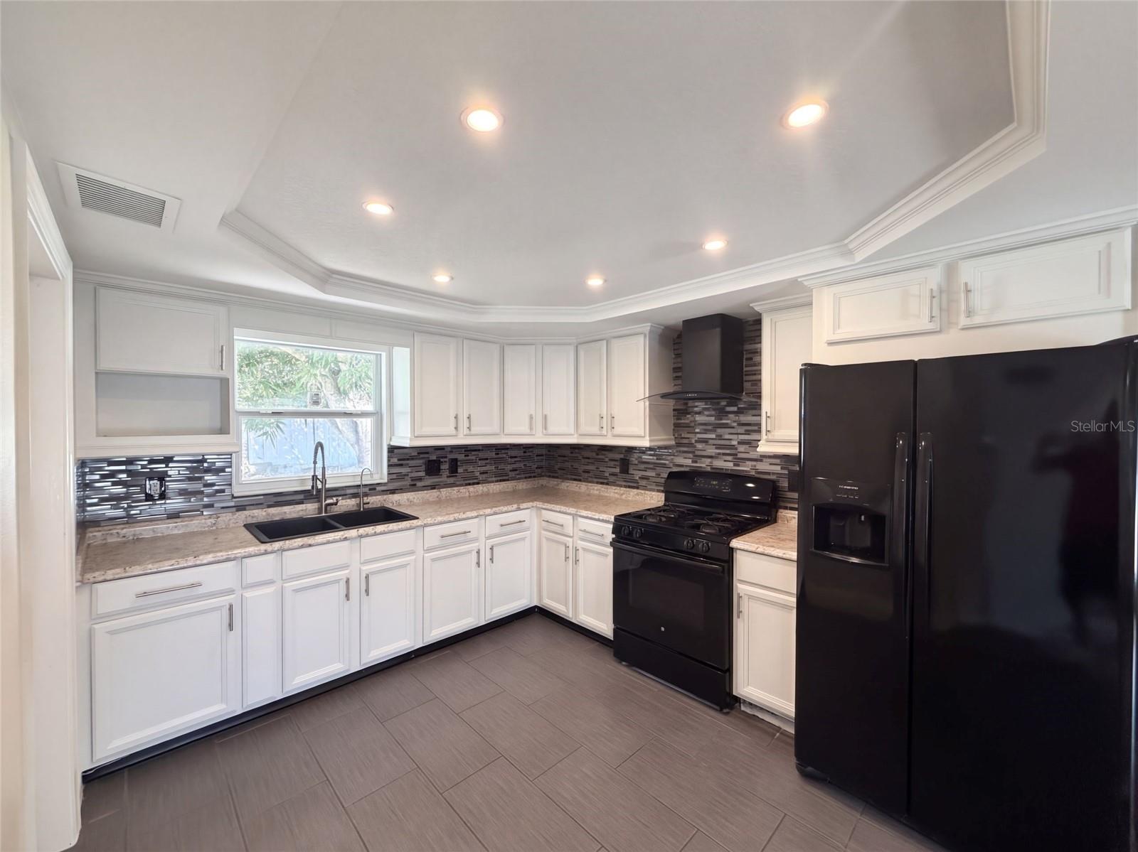 645 10TH PLACE, Safety Harbor, FL 34695