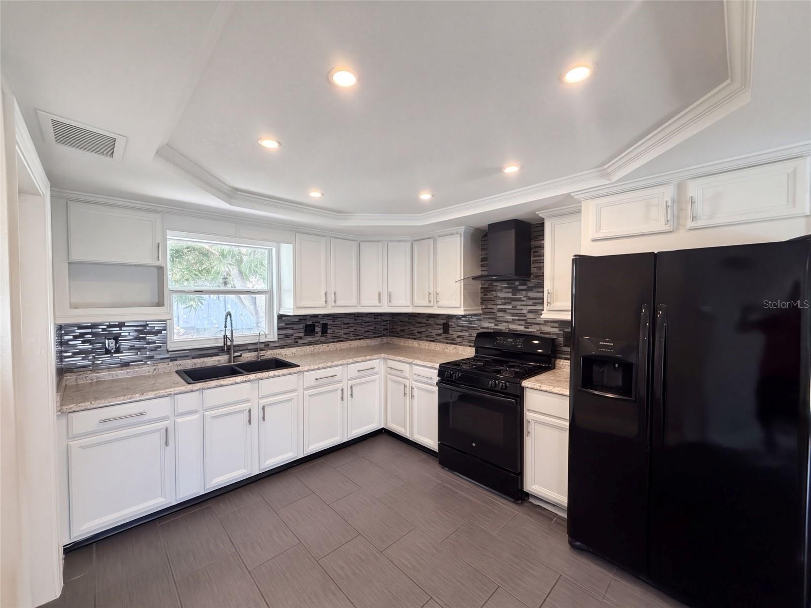 645 10TH PLACE, Safety Harbor, FL 34695