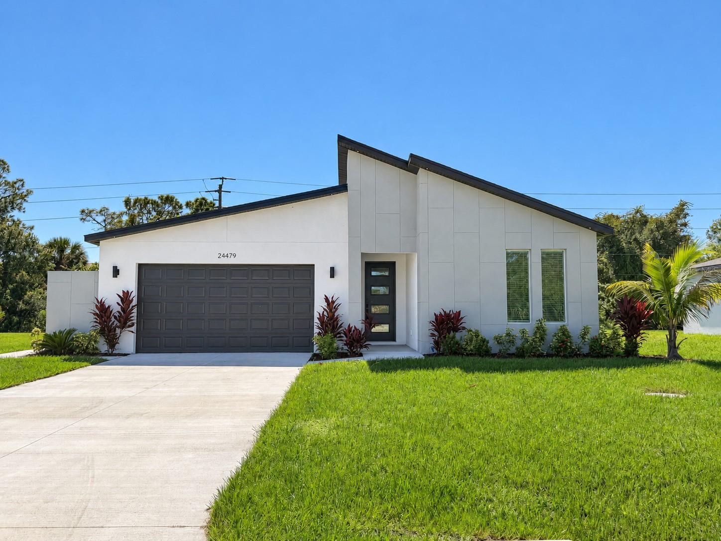 Front exterior. Actual property photo, digitally refined. Front exterior. Actual property photo, digitally refined.