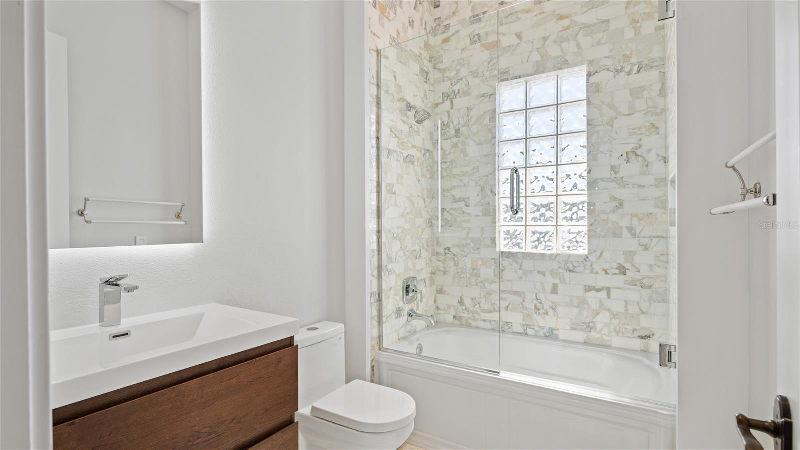 Bathroom 2 (ensuite)