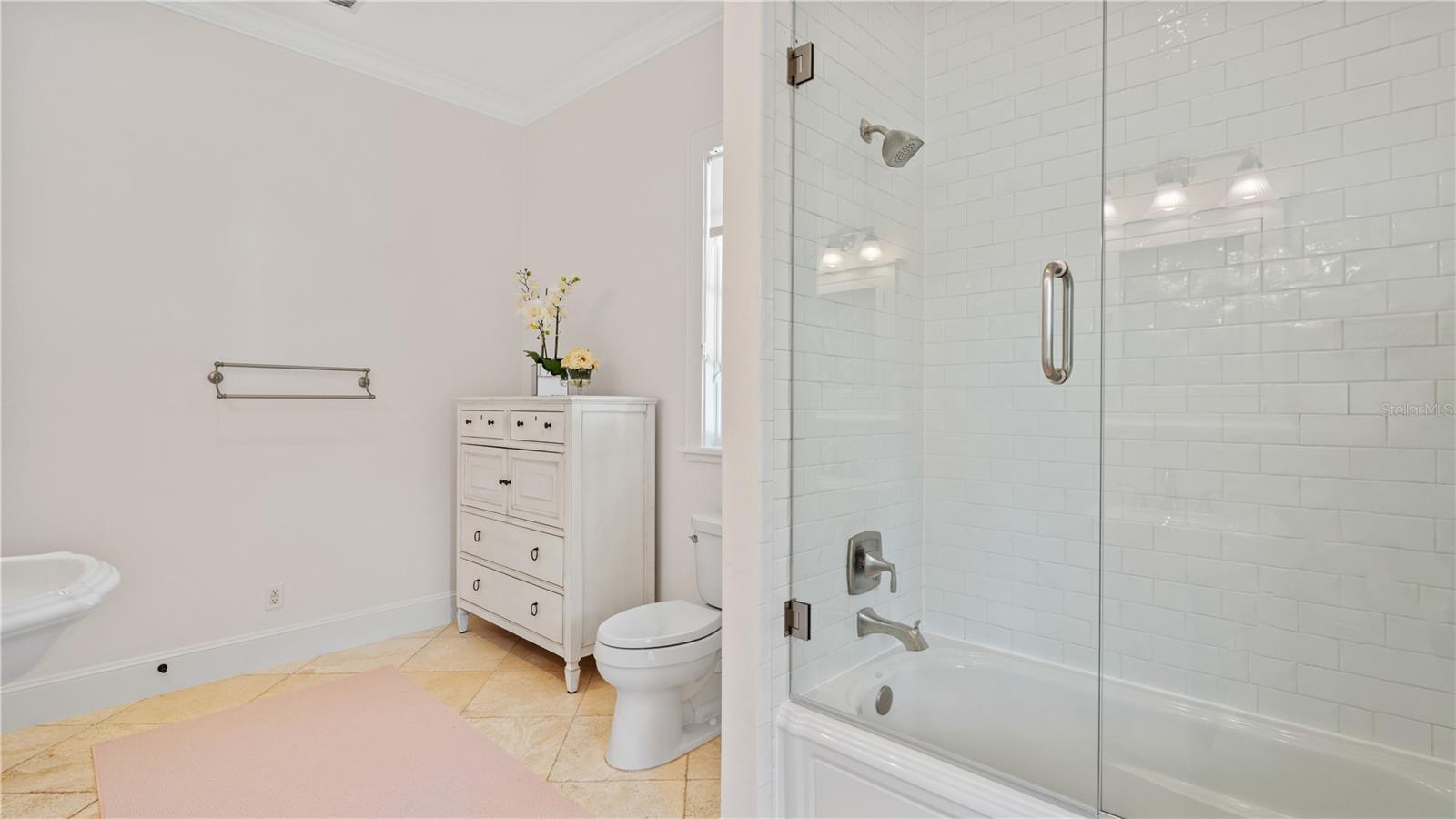 Bathroom 3 (upstairs)