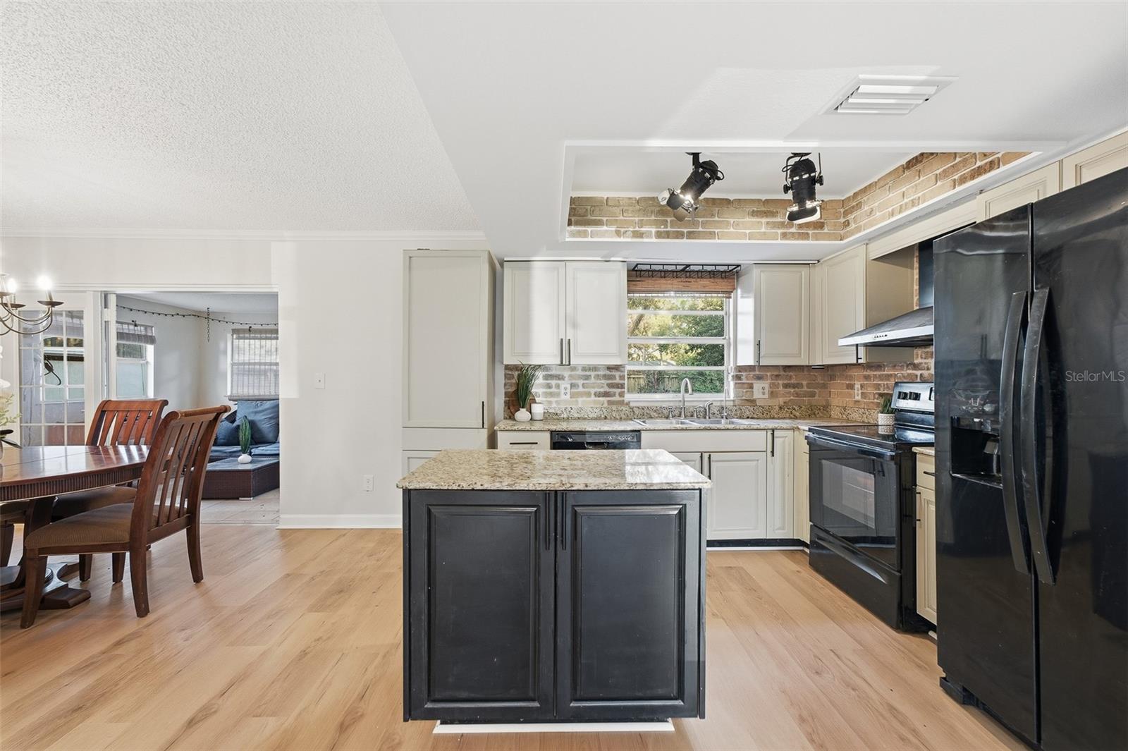 9627 HIDDEN OAKS CIRCLE, Tampa, FL 33612