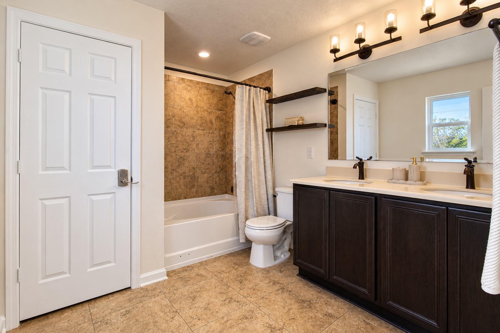 Primary En-suite with dual sinks
