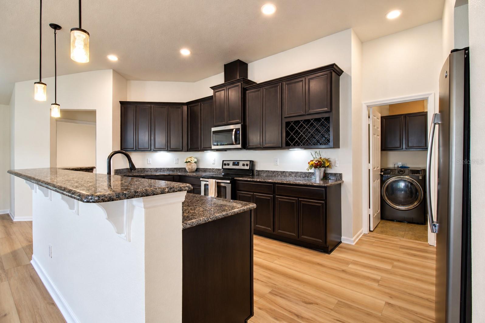 Large island with breakfast bar