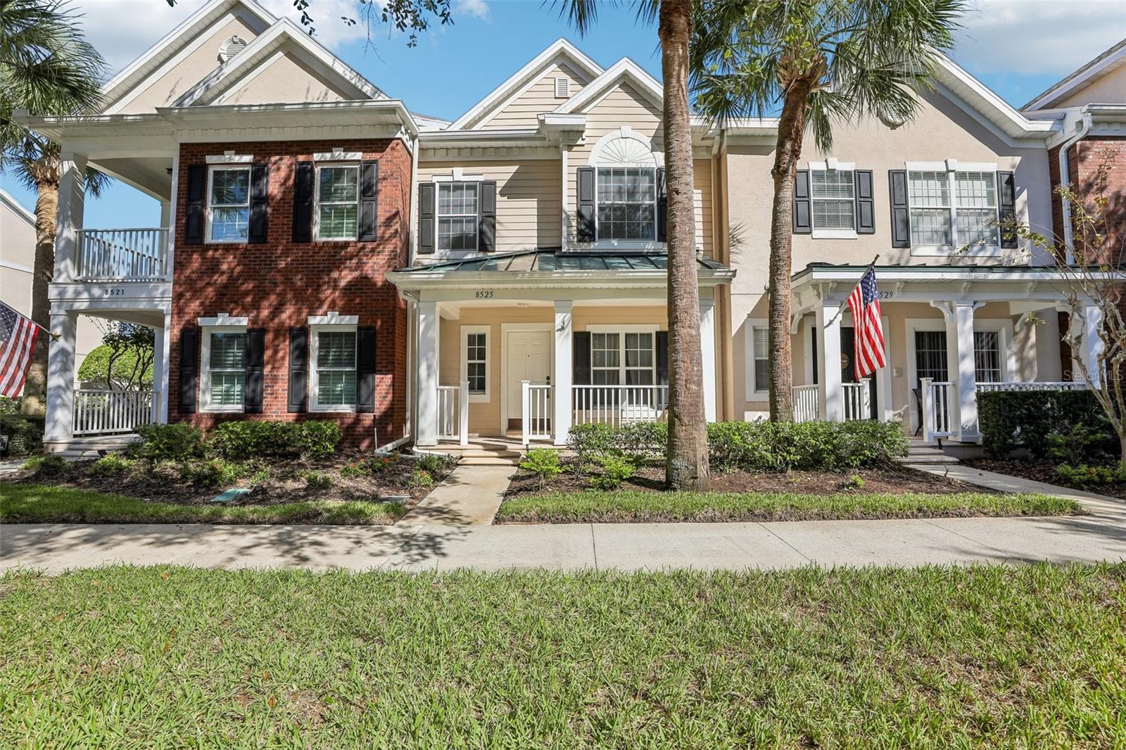 Charming townhome living in the heart of Lake Nonas sought-after Northlake Park community!