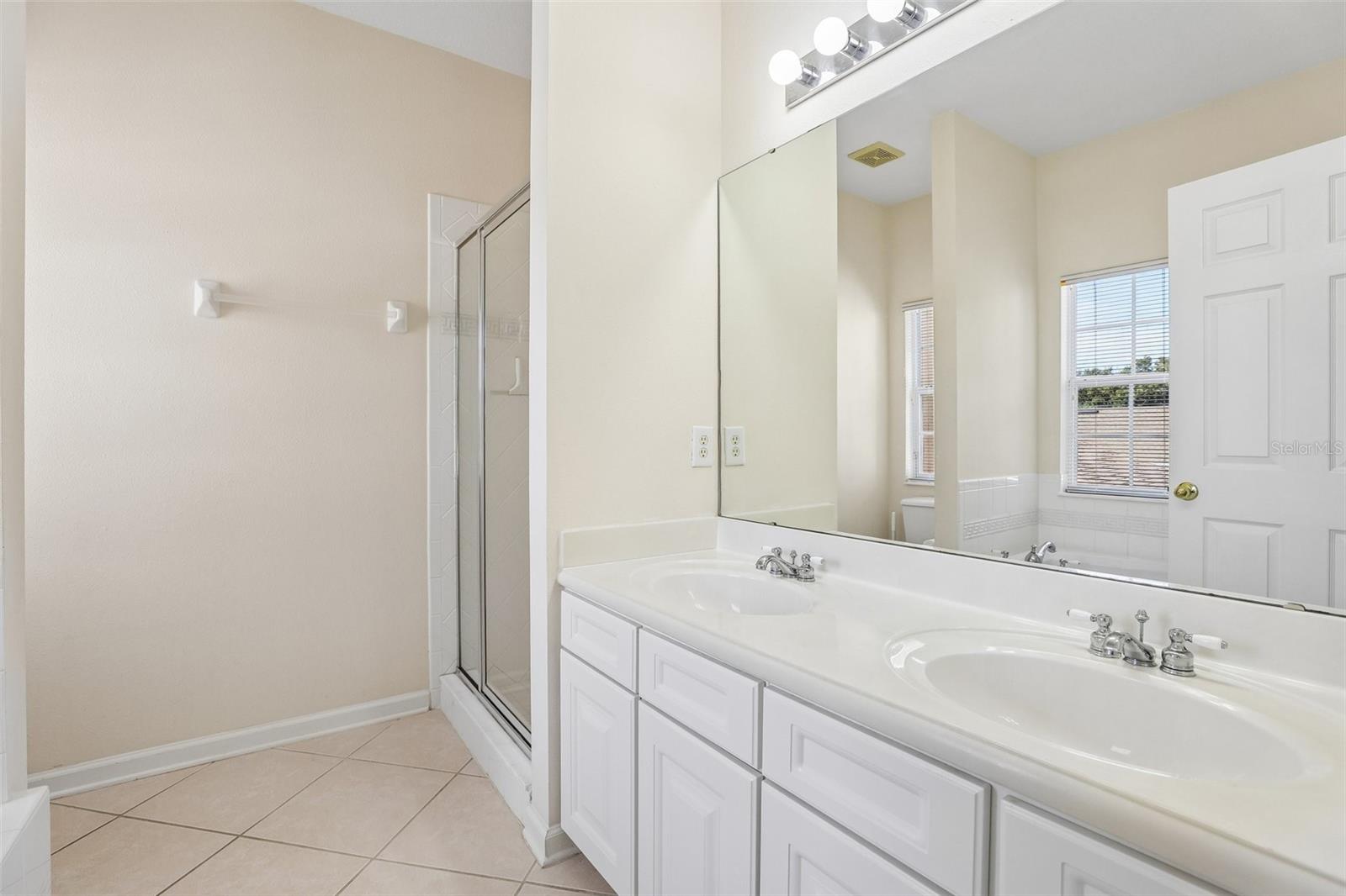 Primary en-suite bath.