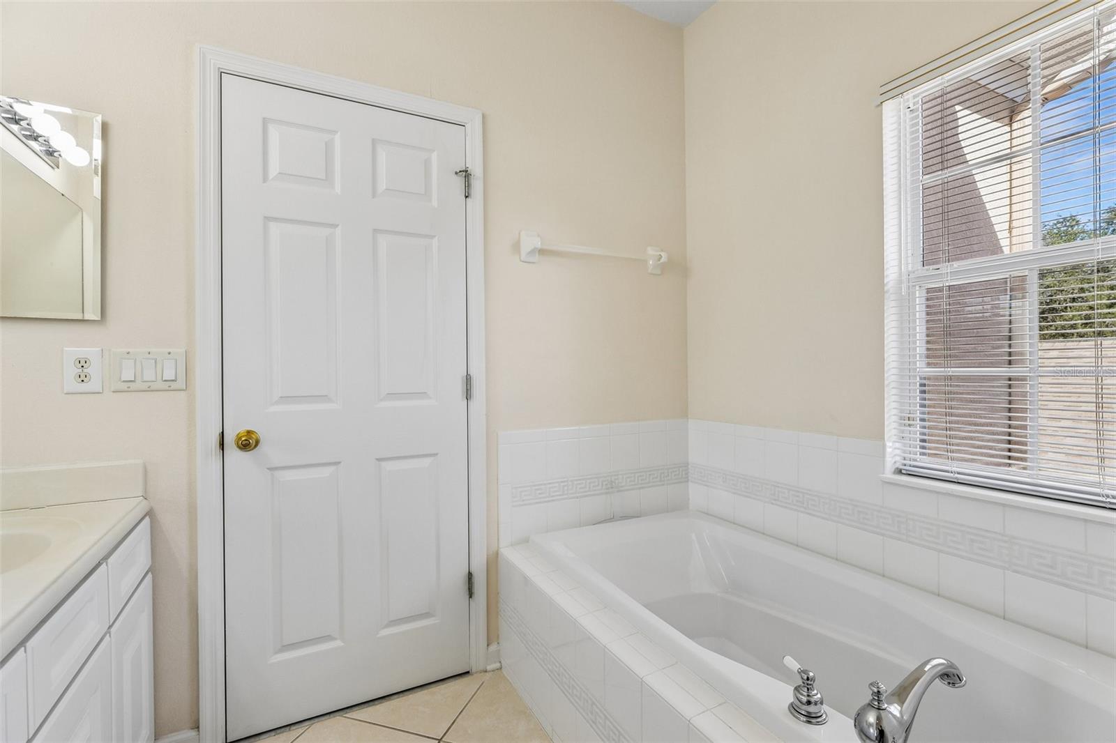 Primary en-suite bath.