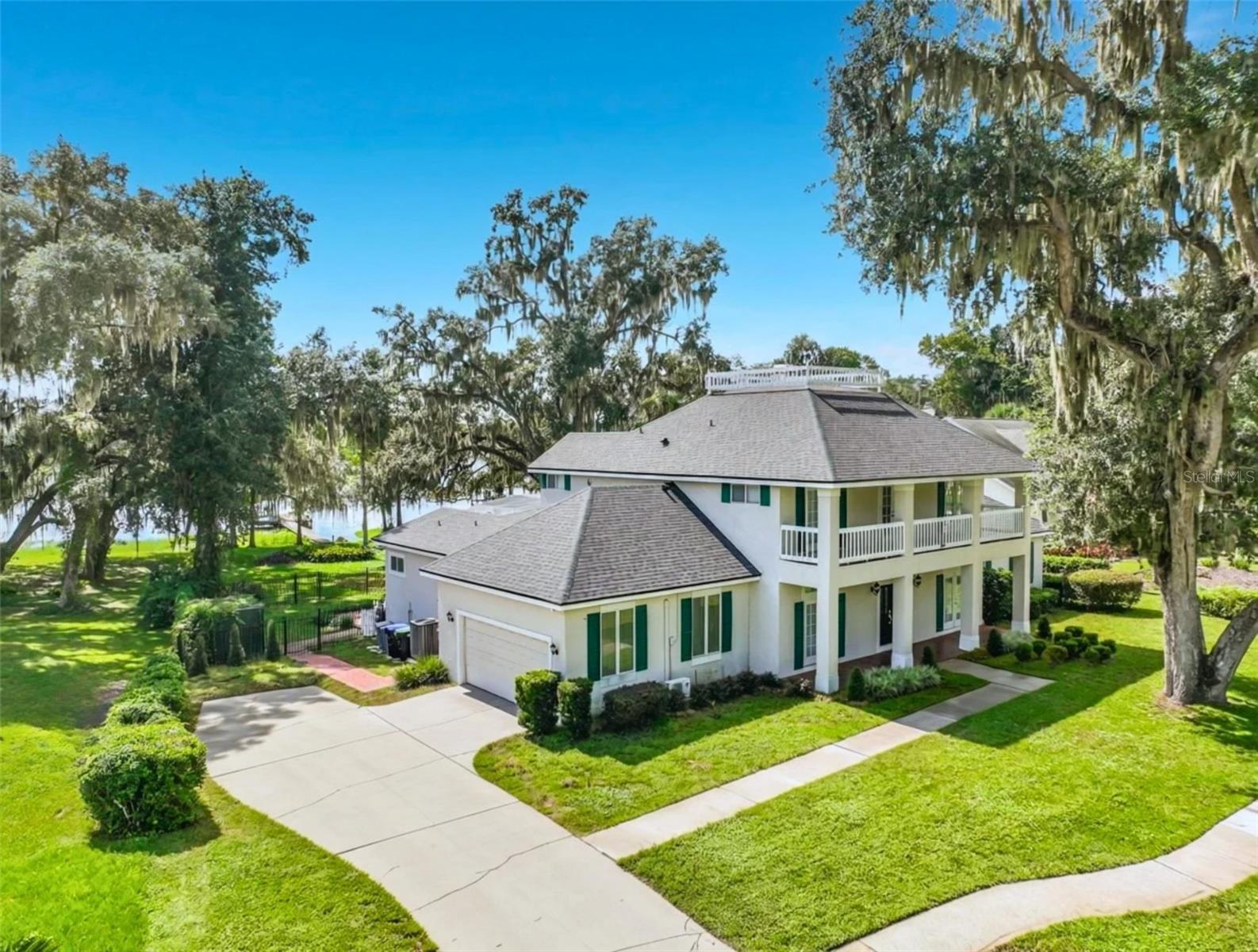Elegant Lakefront Living