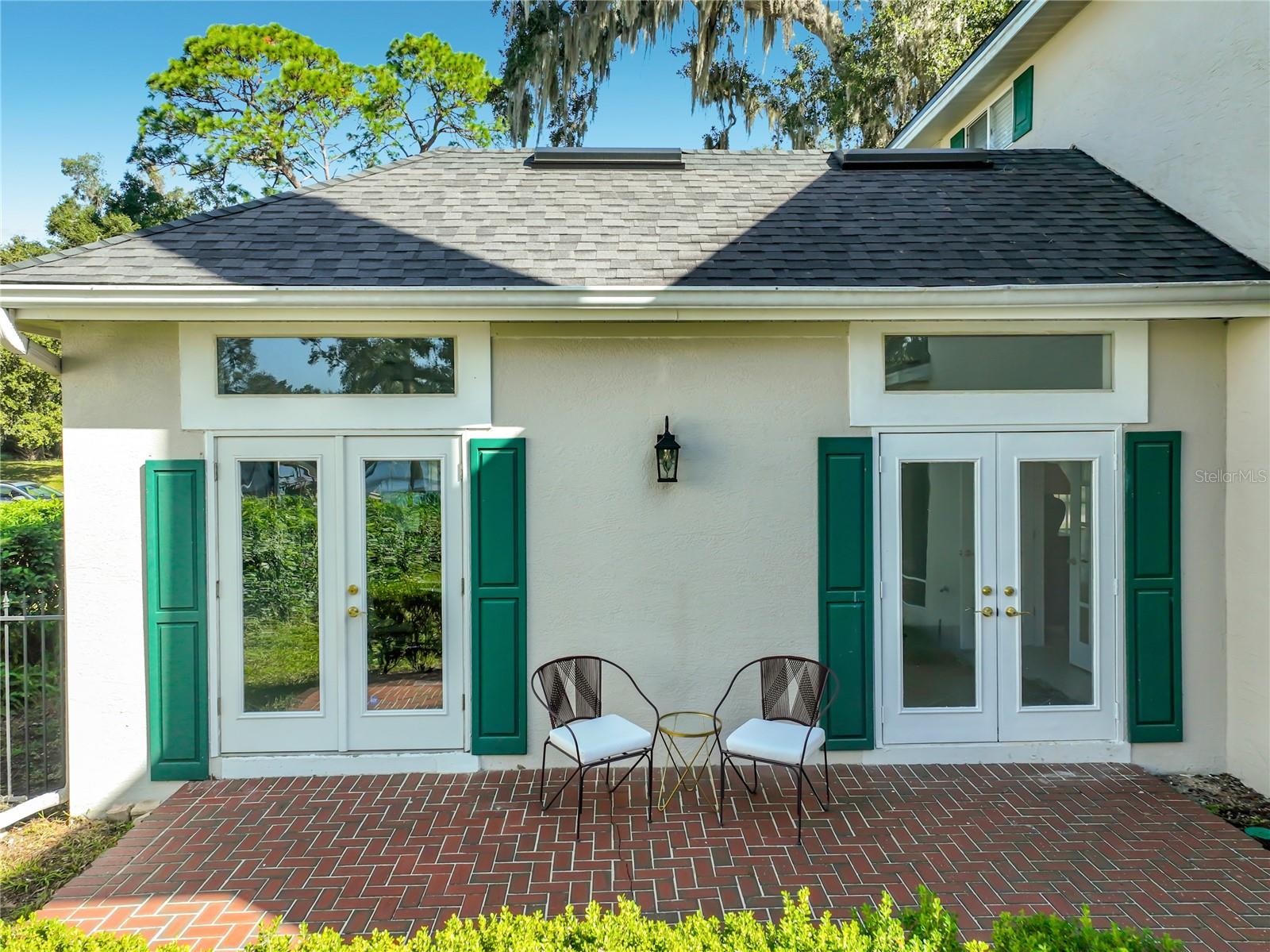 Brick side patio #2