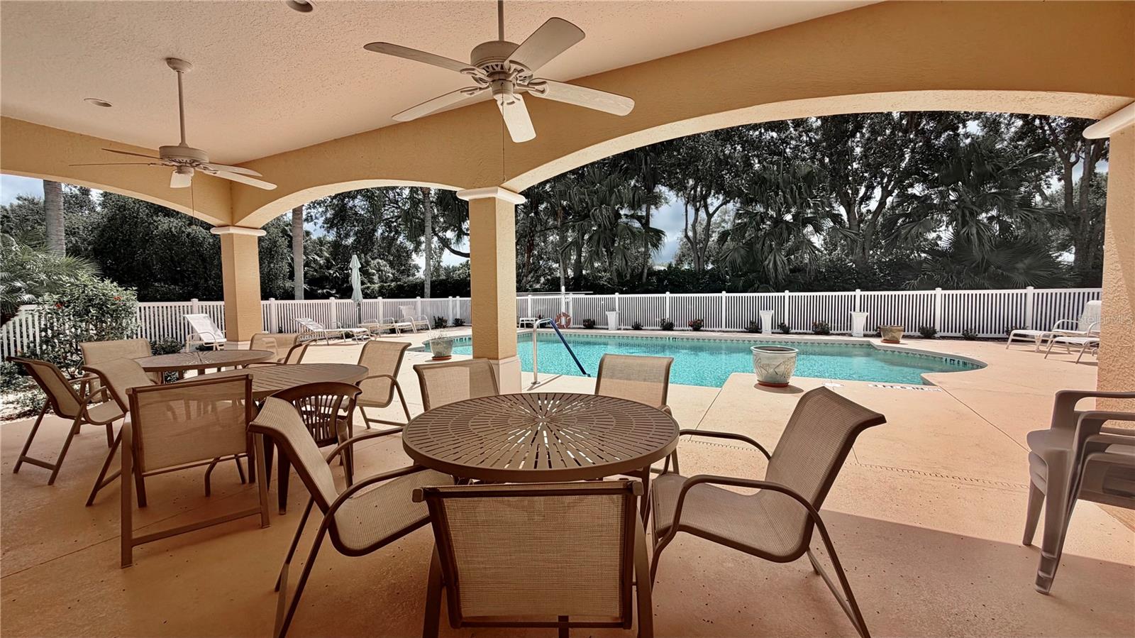 433 N TANGERINE SW, Vero Beach, FL 32968
