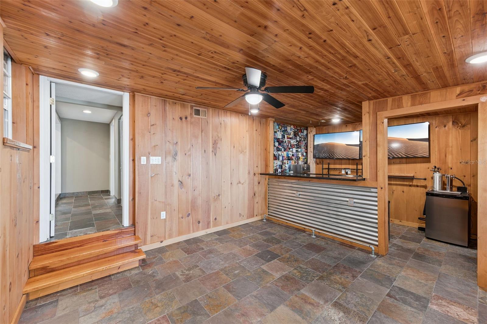 Bonus game room / Pub / Mancave ready for your next weekend game viewing.