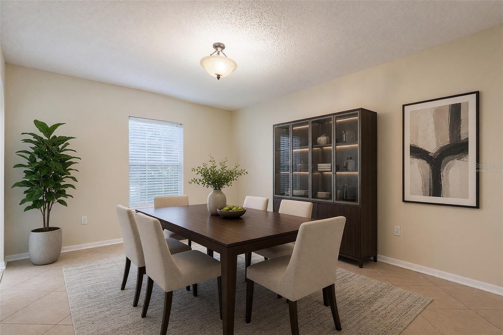 VIRTUALLY STAGED DINING ROOM