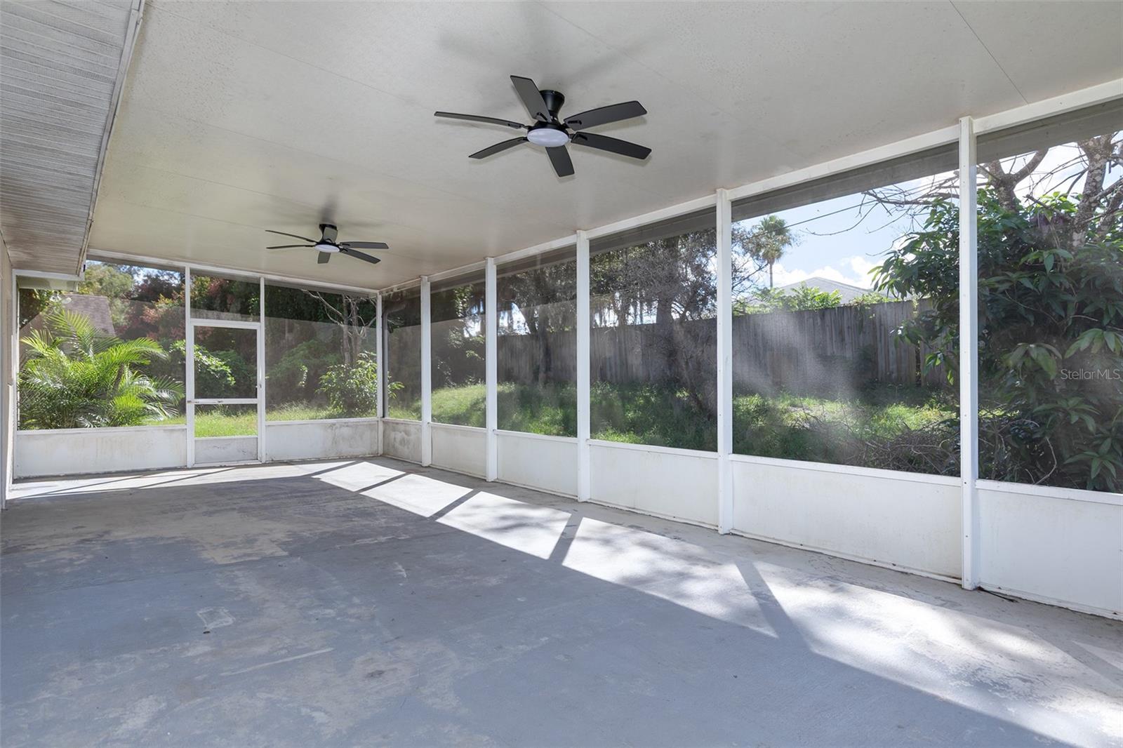 SCREENED LANAI