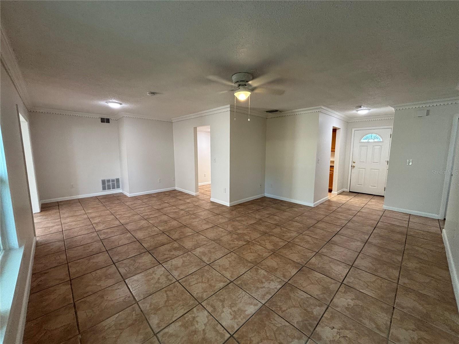 Living Room/Dining