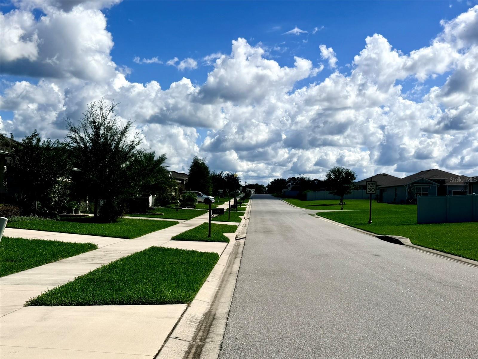 Street view to the right