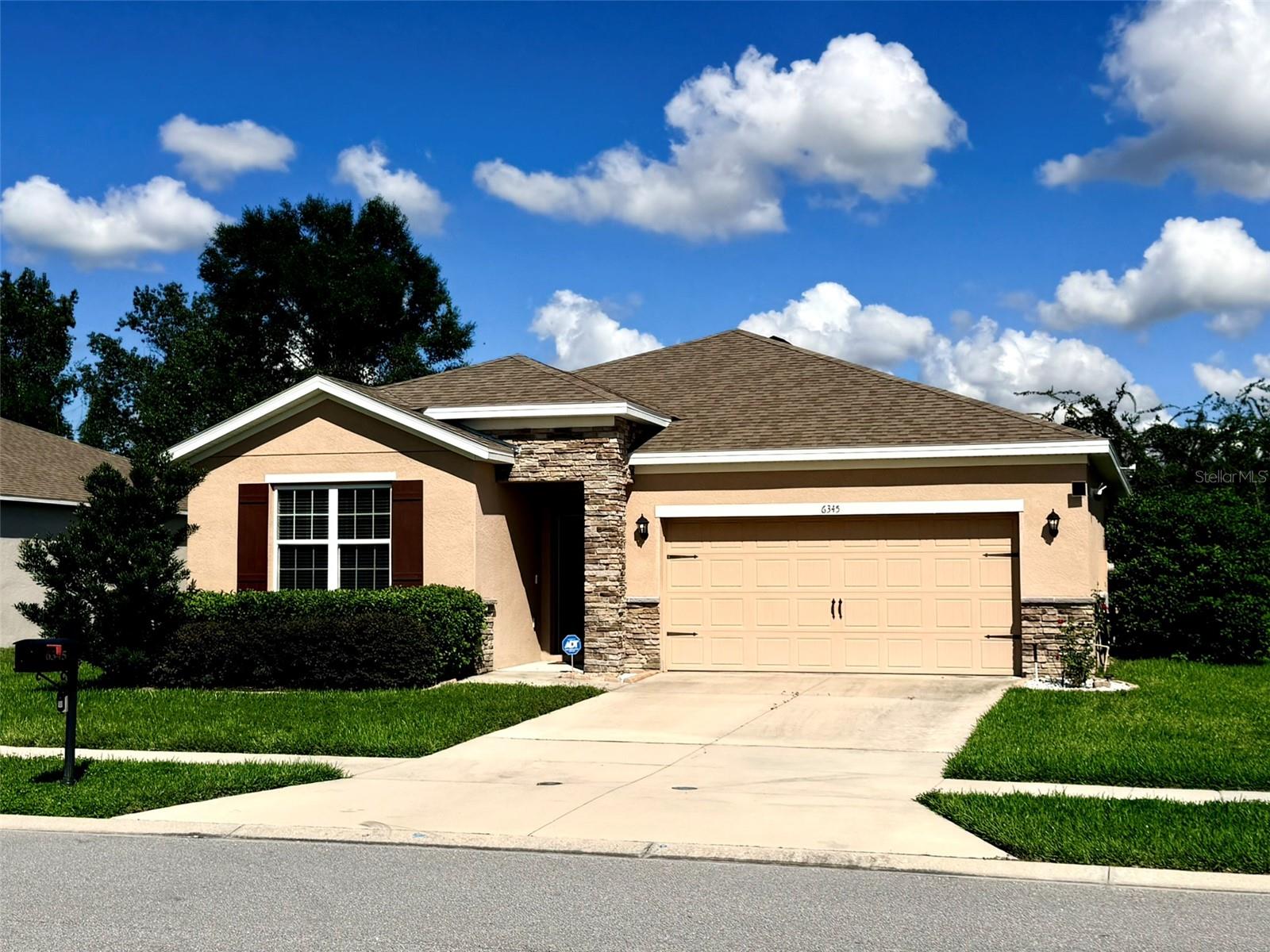 Elevation with stone decoration