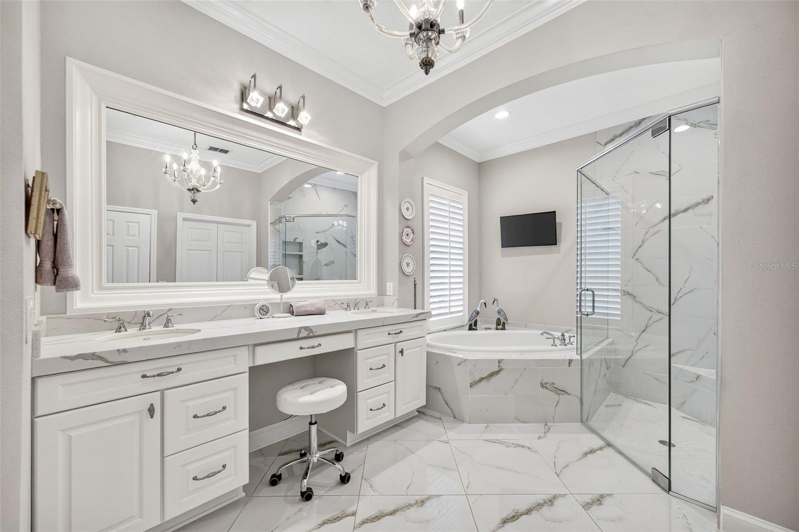 Dual Sinks and Marble Countertops