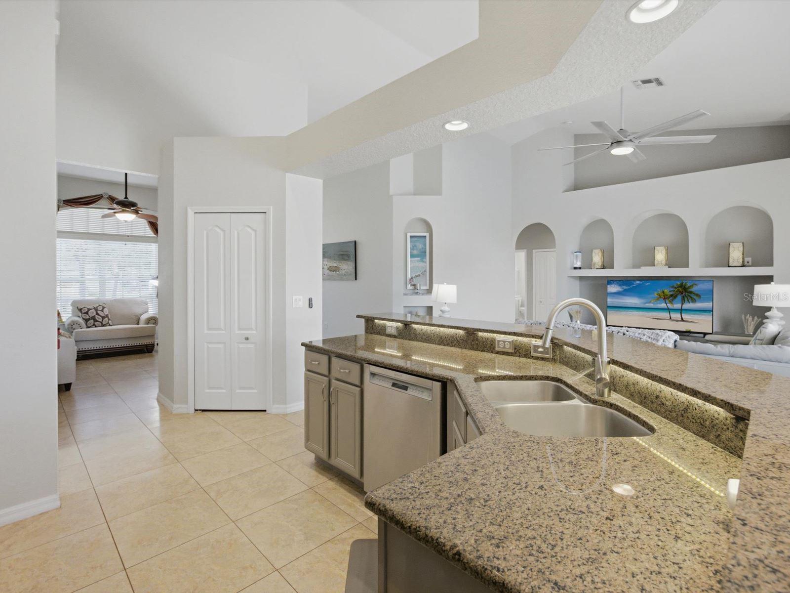 320 KINGS WAY, Davenport, FL 33897