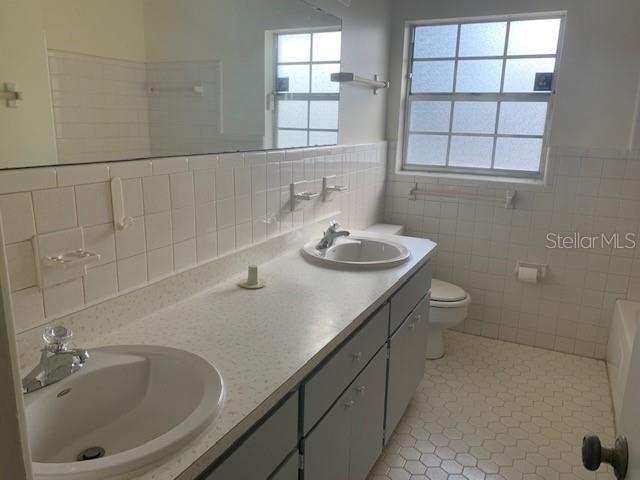 5613 CASTLE OAK COURT, Orlando, FL 32808
