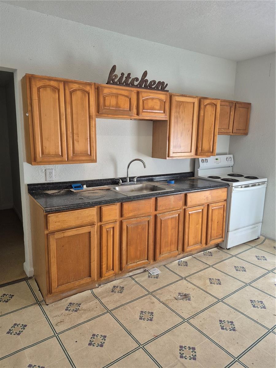 1121 S LOCUST AVENUE, Sanford, FL 32771