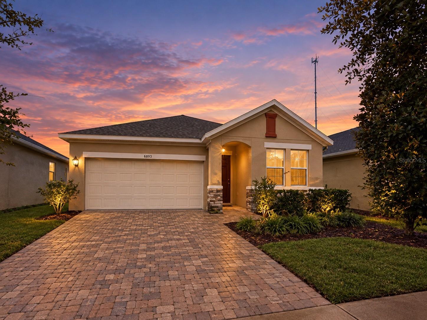 55+ lifestyle, resort-style amenities, and desirable FishHawk Ranch location.