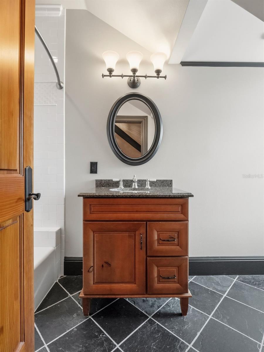 Bedroom 5 Ensuite Bath
