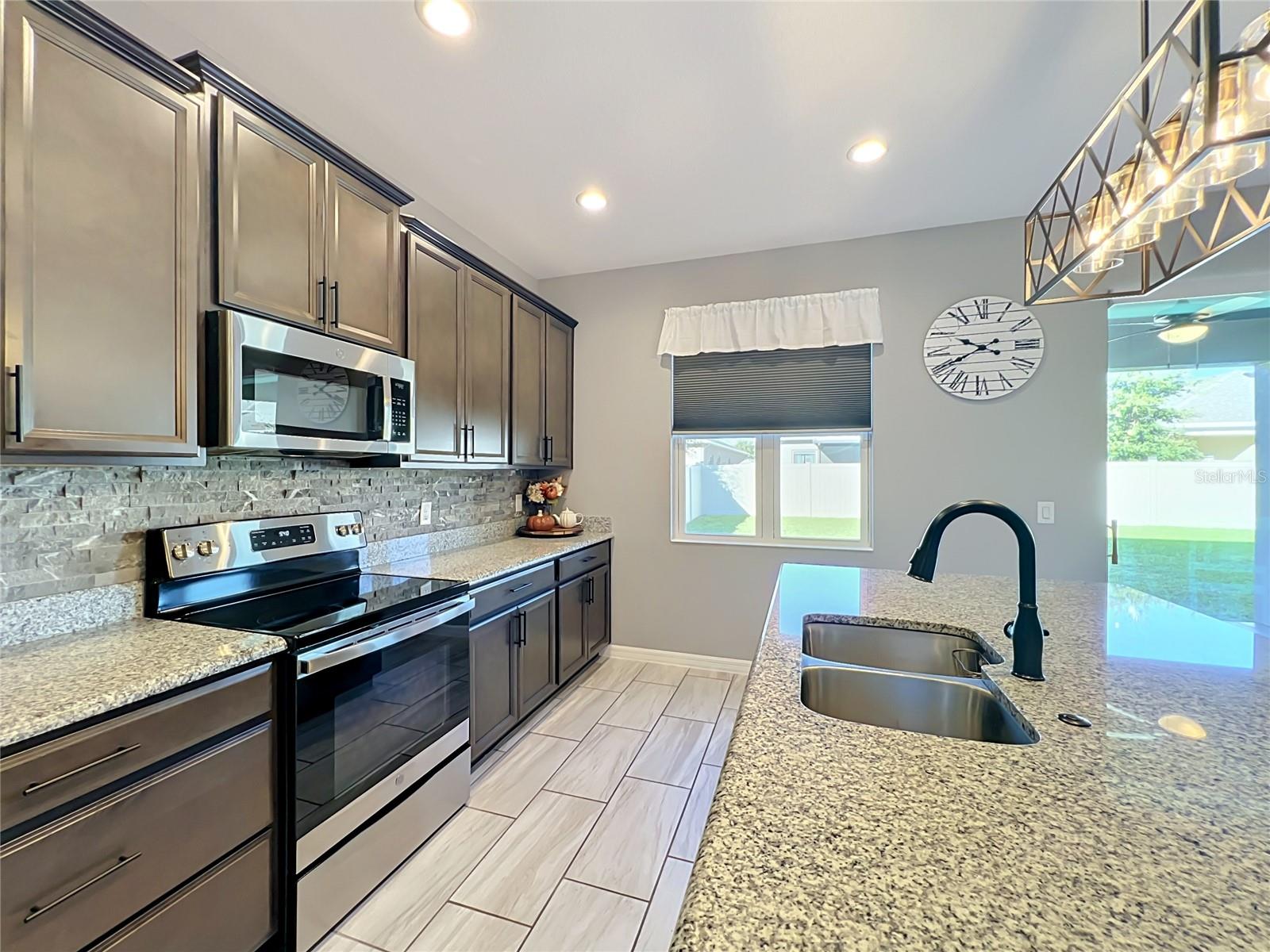 9389 LA SALLE STREET, Groveland, FL 34736