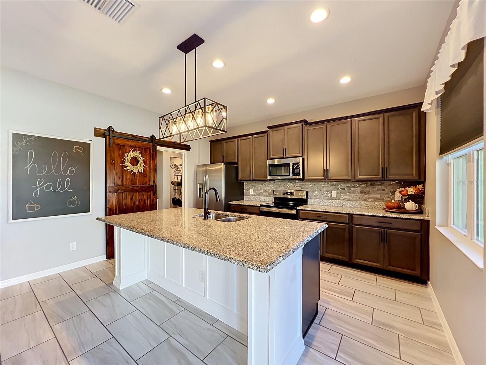 9389 LA SALLE STREET, Groveland, FL 34736