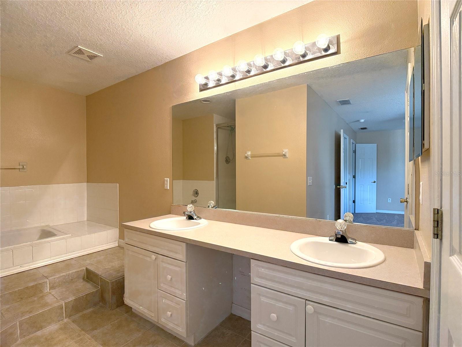 613 COCONUT PALM WAY, Davenport, FL 33897
