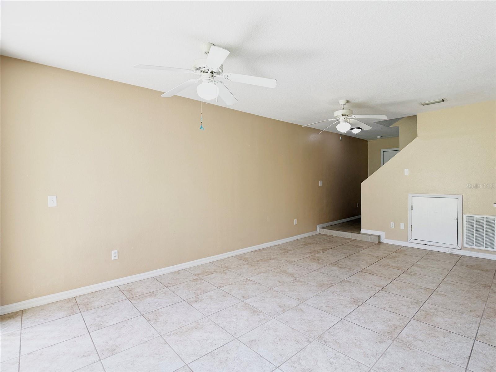 613 COCONUT PALM WAY, Davenport, FL 33897