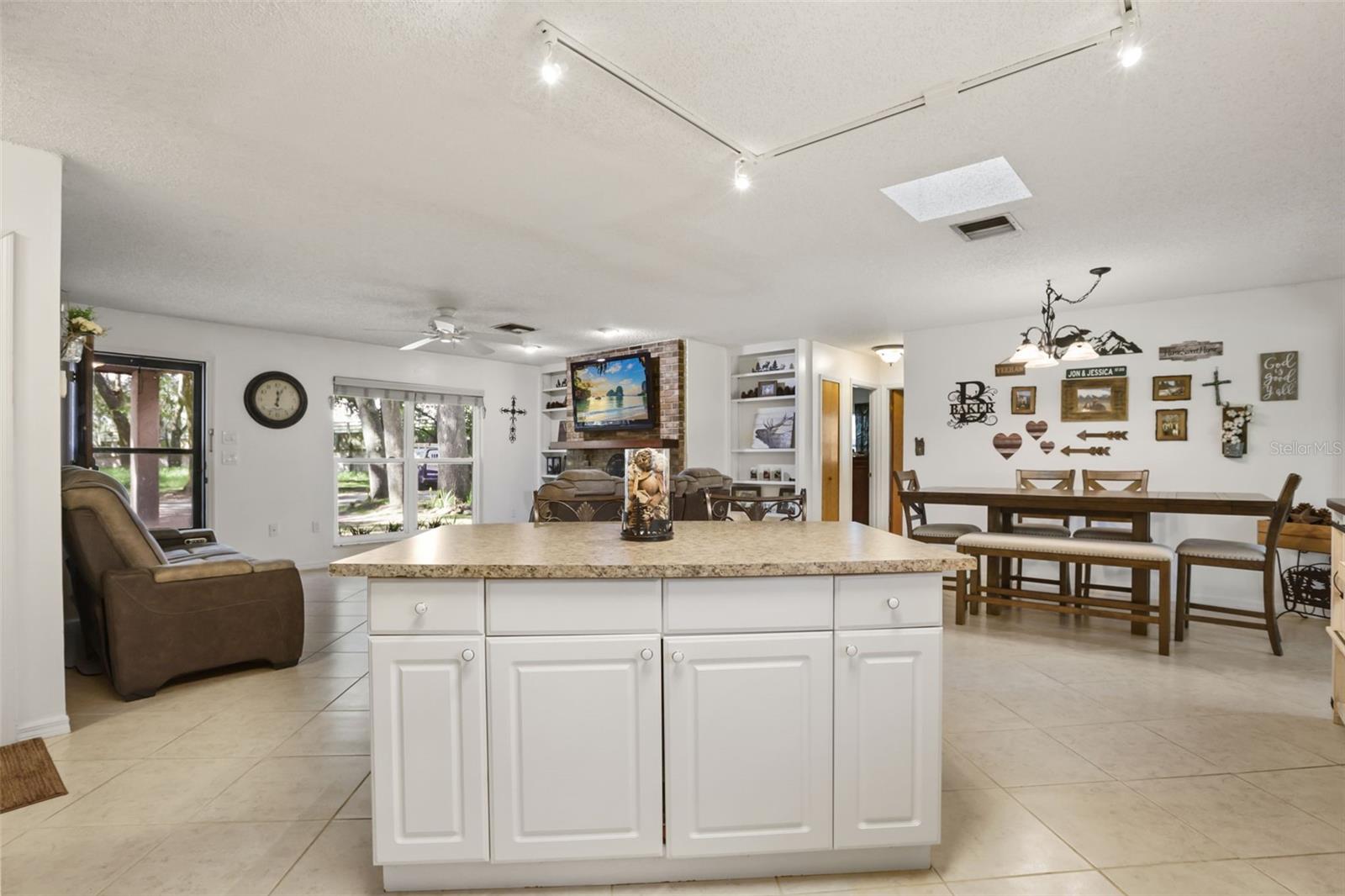 1080 FOREST DRIVE, Tavares, FL 32778