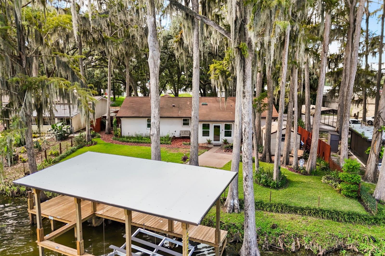 1080 FOREST DRIVE, Tavares, FL 32778