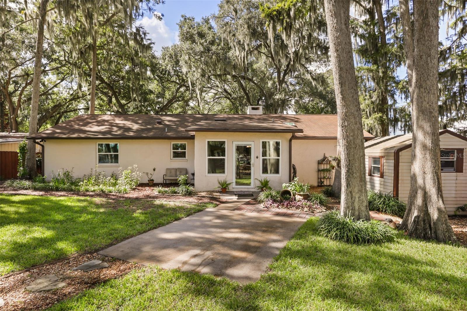 1080 FOREST DRIVE, Tavares, FL 32778