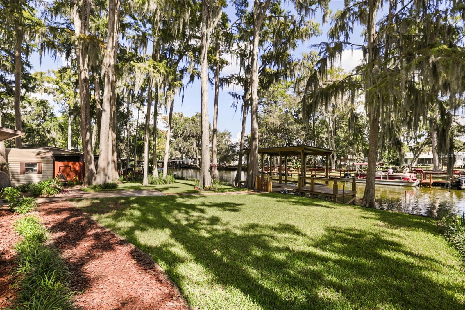 1080 FOREST DRIVE, Tavares, FL 32778