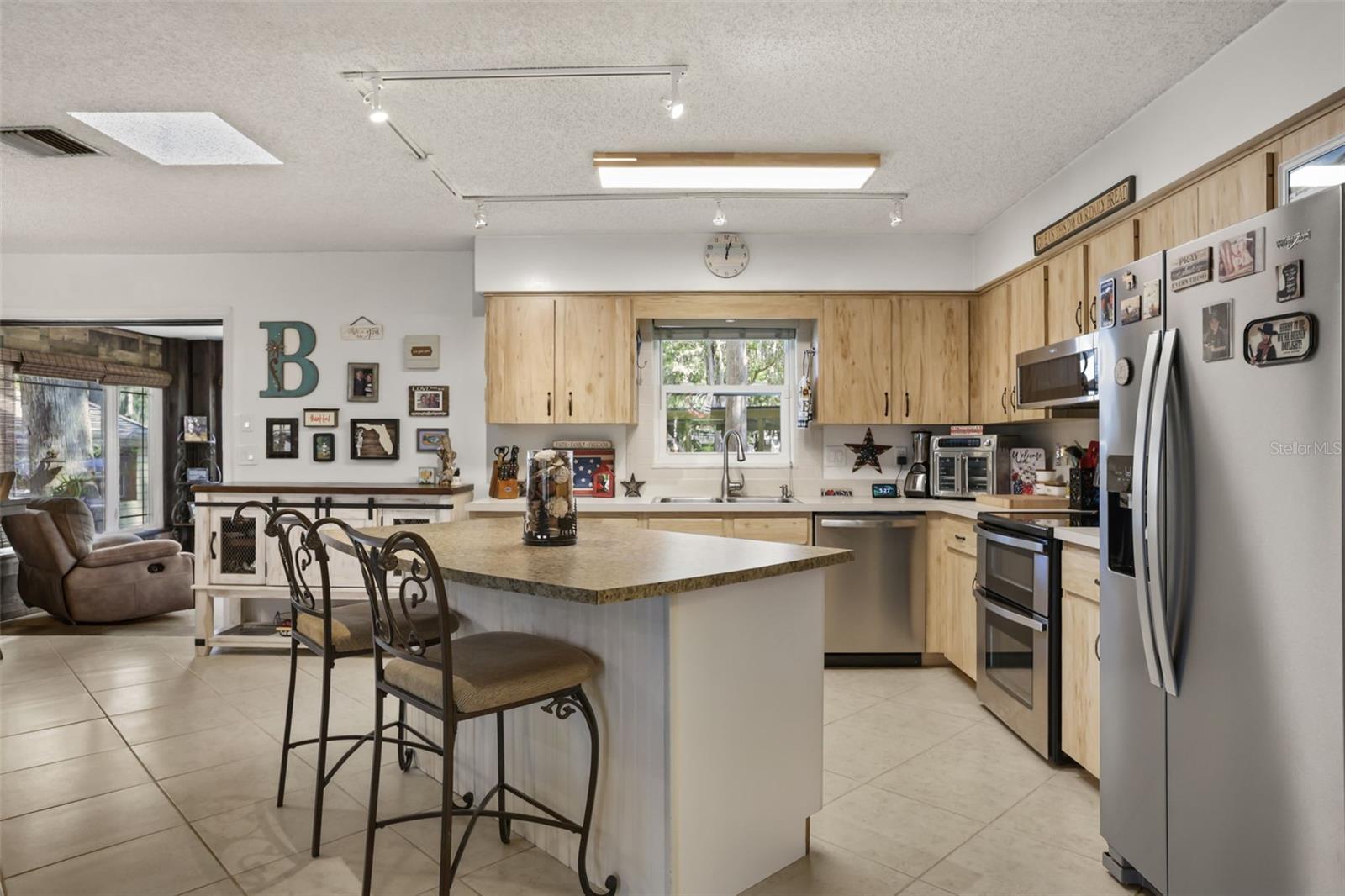1080 FOREST DRIVE, Tavares, FL 32778