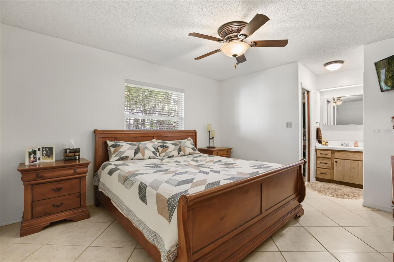 1080 FOREST DRIVE, Tavares, FL 32778