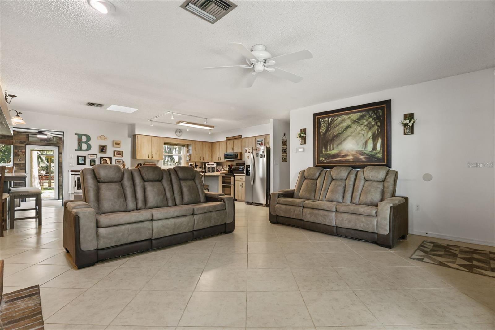 1080 FOREST DRIVE, Tavares, FL 32778