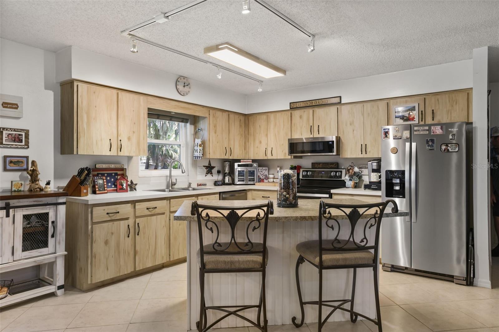 1080 FOREST DRIVE, Tavares, FL 32778