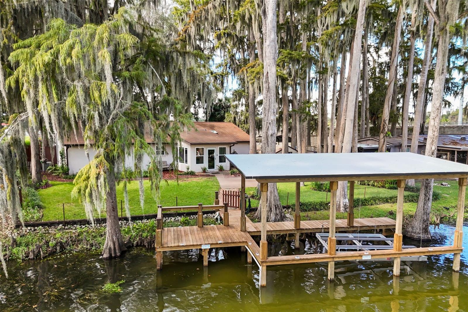 1080 FOREST DRIVE, Tavares, FL 32778