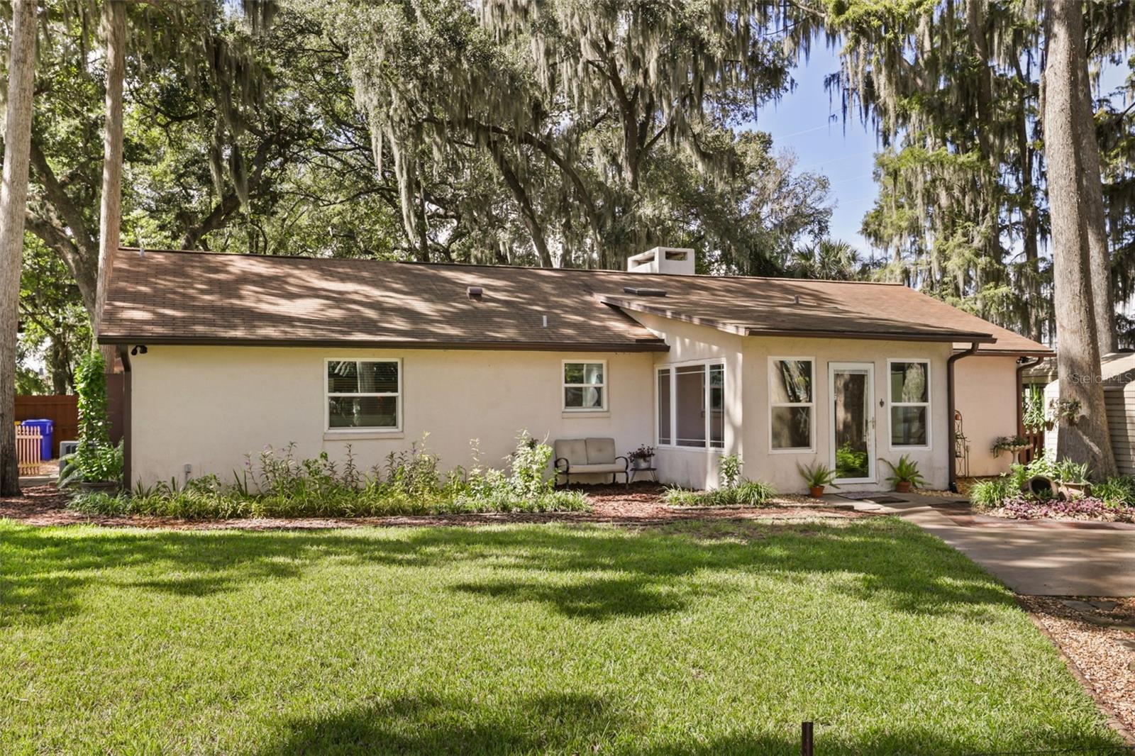 1080 FOREST DRIVE, Tavares, FL 32778