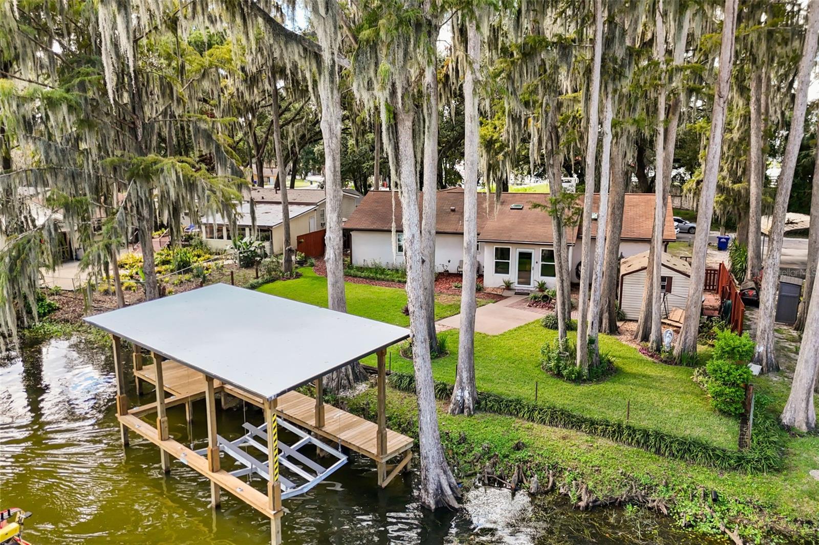 1080 FOREST DRIVE, Tavares, FL 32778