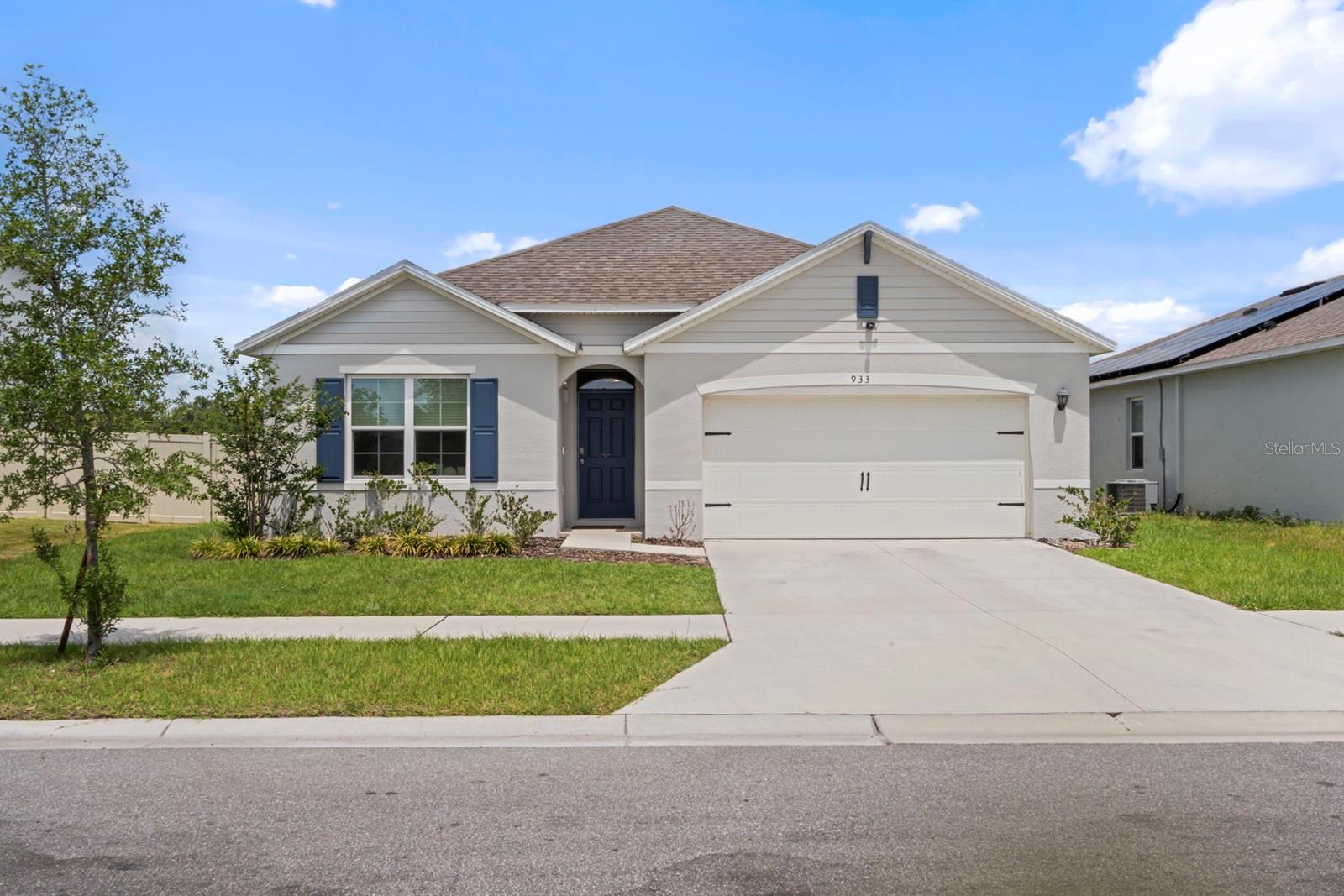 933 Ambleside Dr
