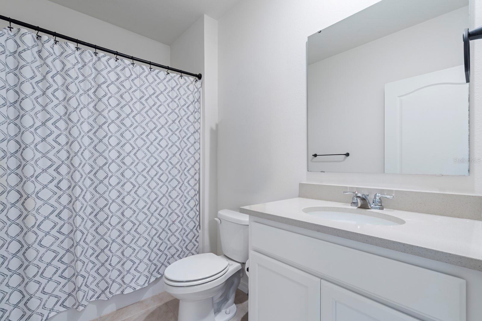 2nd Bathroom - tub