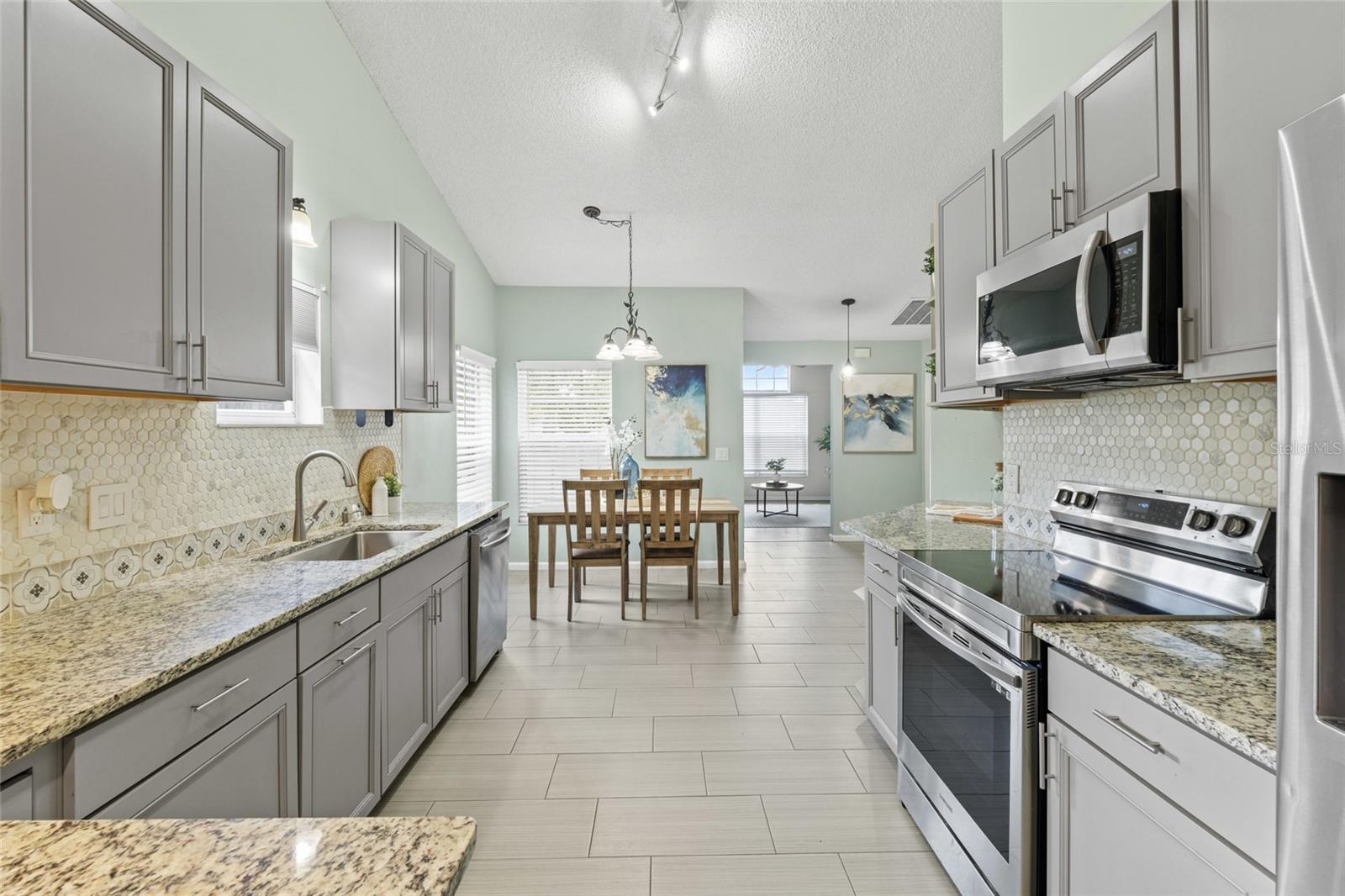 100 KELLY CIRCLE, Sanford, FL 32773