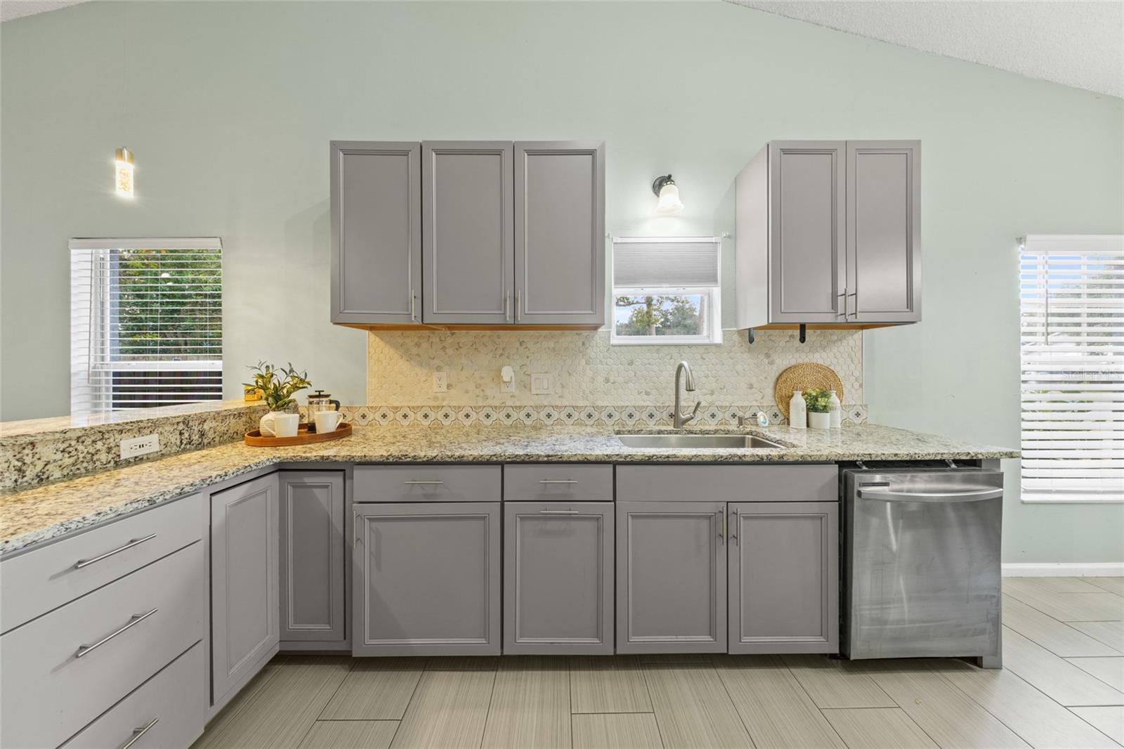 100 KELLY CIRCLE, Sanford, FL 32773