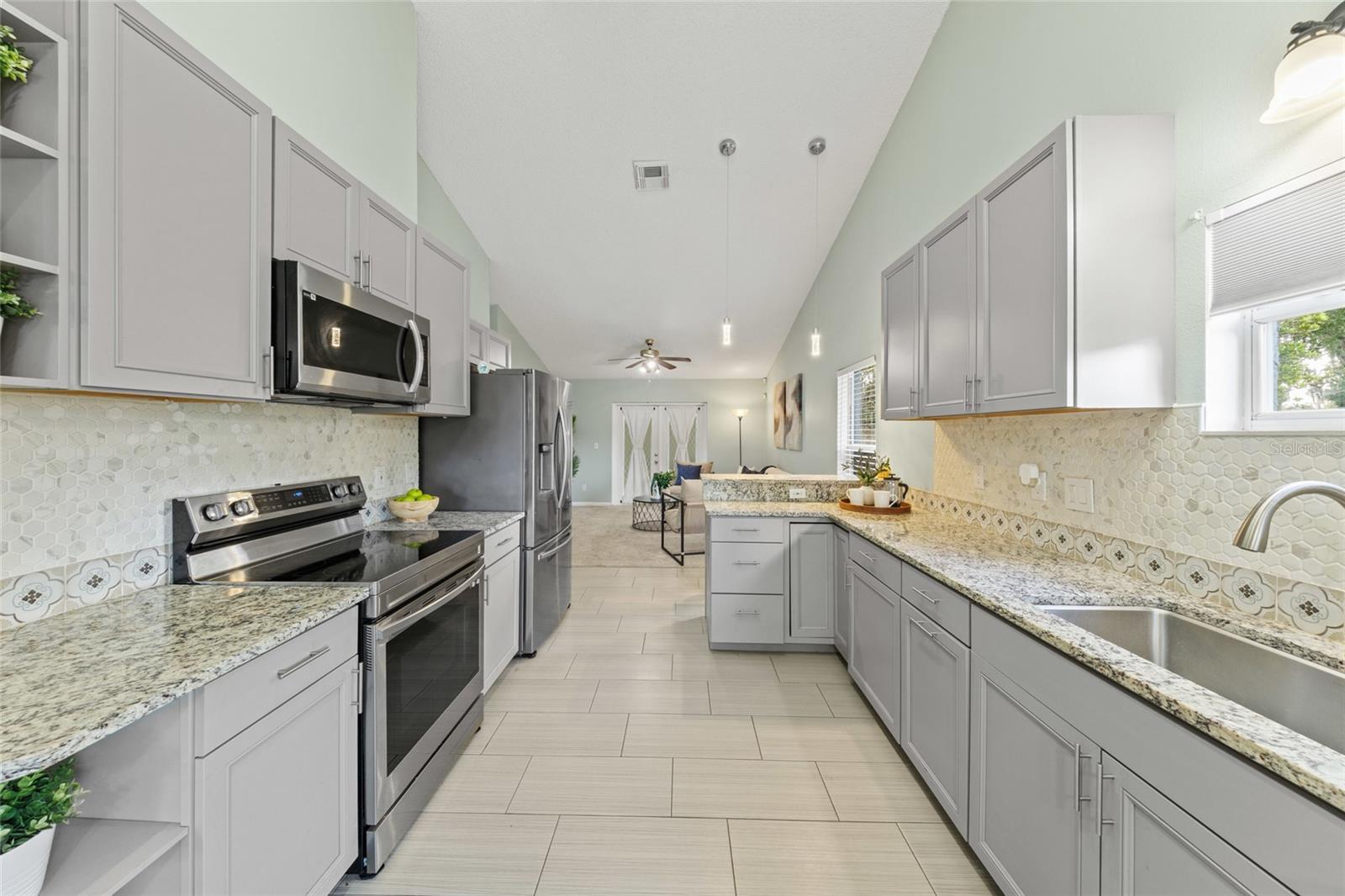 100 KELLY CIRCLE, Sanford, FL 32773